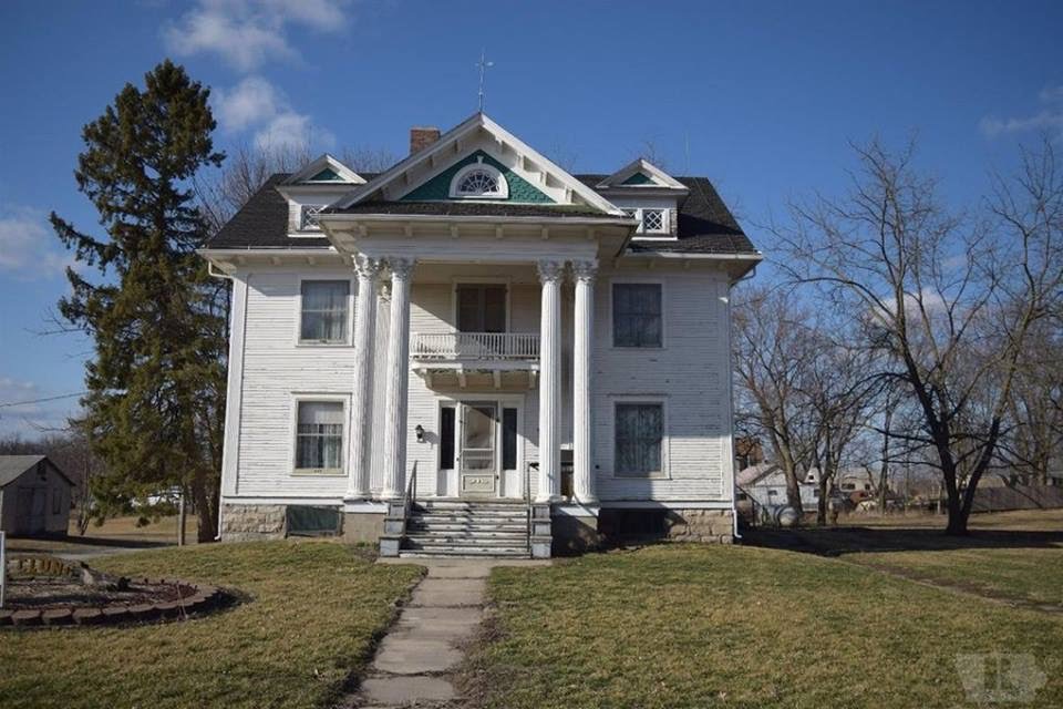 1908 Colonial Revival In Garden Grove Iowa Captivating Houses