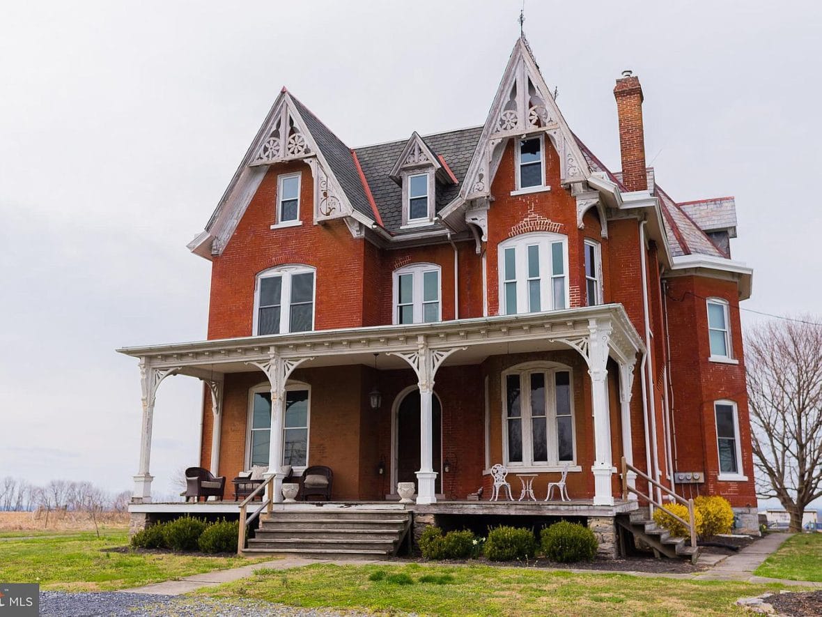 1909 Farmhouse For Sale In Willow Street Pennsylvania — Captivating Houses