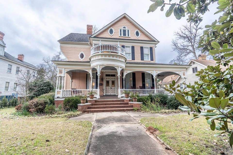 1900 Victorian For Sale In Sandersville Georgia — Captivating Houses