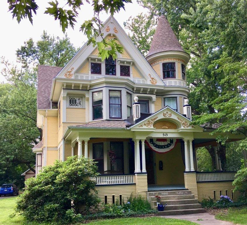 1895 Queen Anne For Sale In Watseka Illinois — Captivating Houses