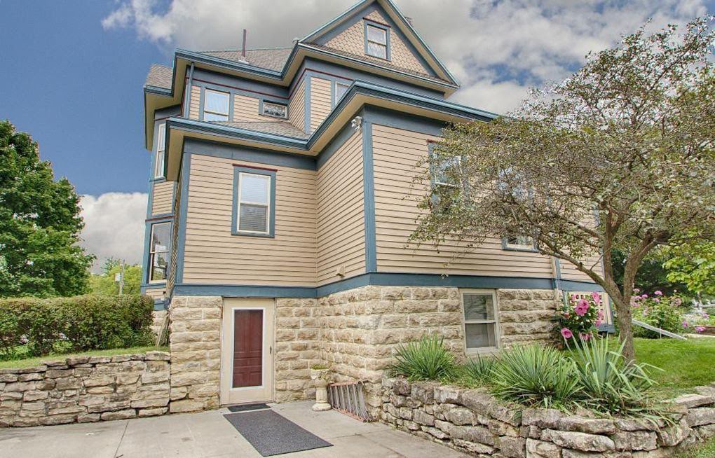 1897 Victorian For Sale In Osceola Iowa — Captivating Houses