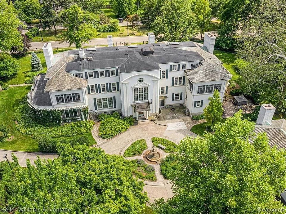 1914 Kresge Mansion For Sale In Detroit Michigan — Captivating Houses