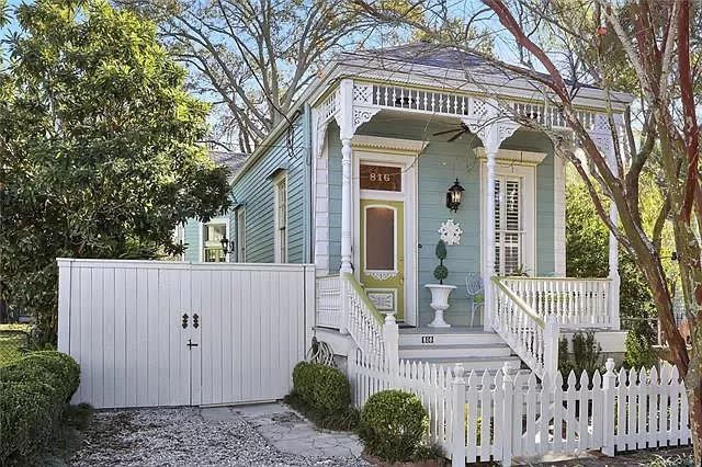 1890 Victorian For Sale In New Orleans Louisiana — Captivating Houses