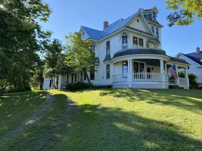 1893 Queen Anne For Sale In Island Falls Maine — Captivating Houses