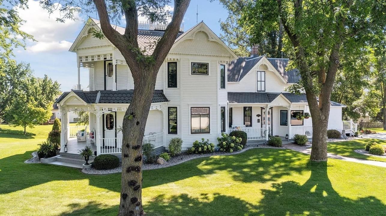 1884 Victorian In Maple Grove Minnesota — Captivating Houses