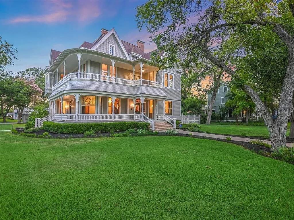 1892 Victorian For Sale In Bastrop Texas