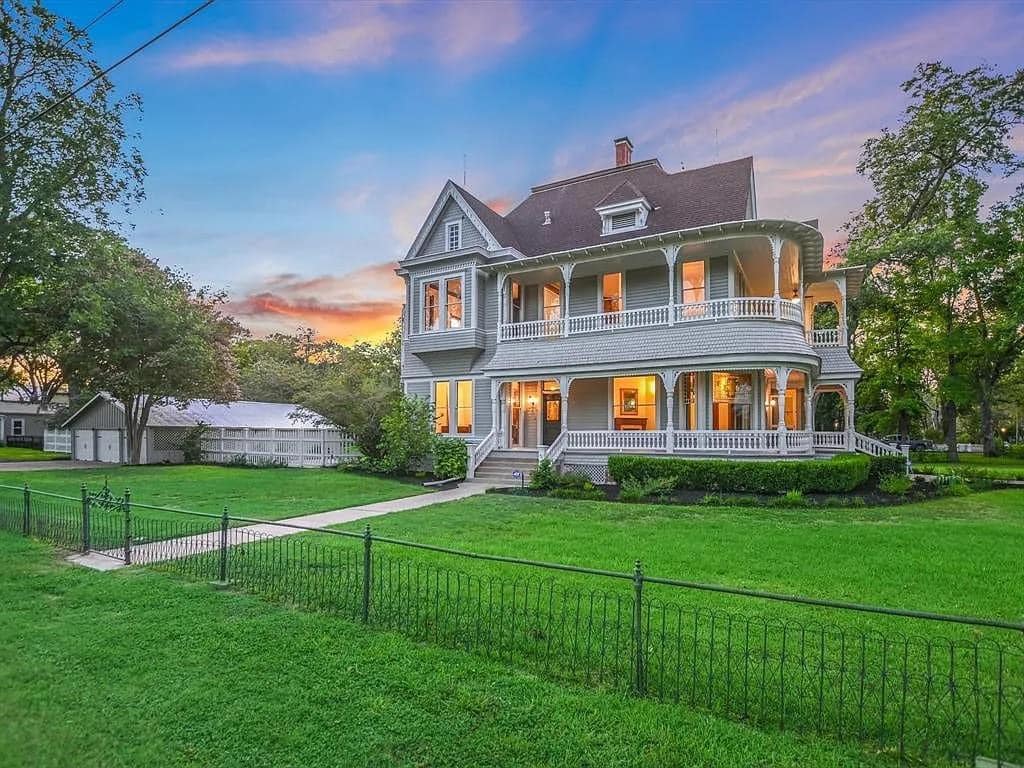 1892 Victorian For Sale In Bastrop Texas